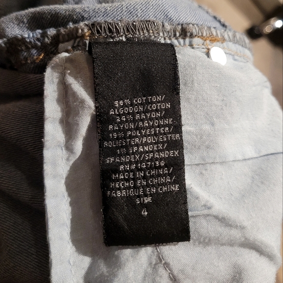 💛 4/$20 | Denim Capris - Picture 6 of 7